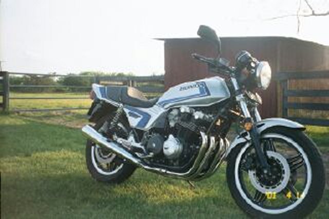 Kevin Matthews' 1982 Honda CB900F Photo #2
